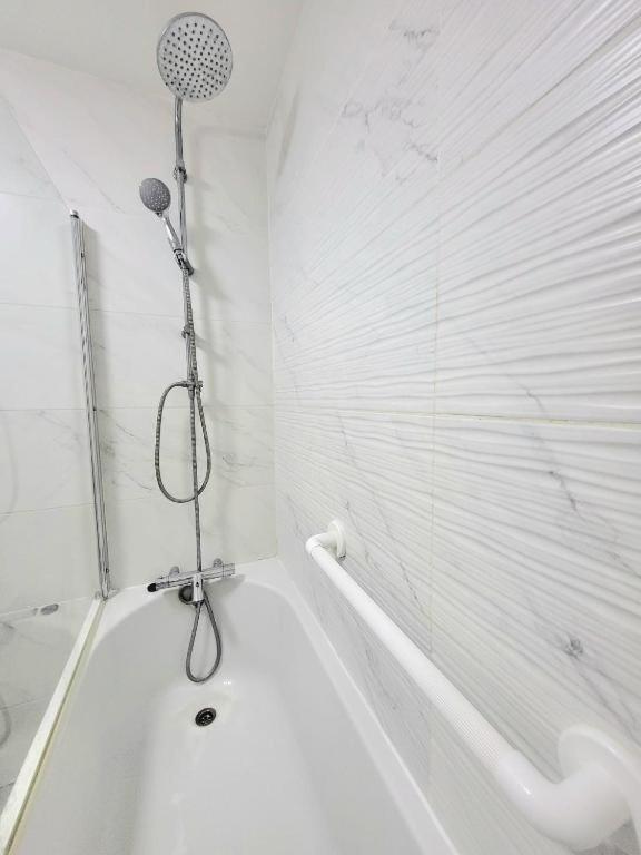 Apartamento Three Bed Flat In Mile End Londres