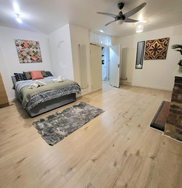 Three Bed Flat In Mile End Apartamento